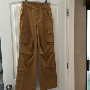 Ladies High Rise Cargo Pants, Tan, 31” inseam Brand New! XXS fit like a size 2.